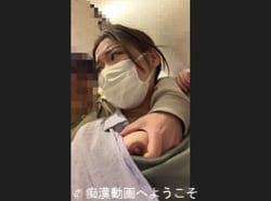 漫画喫茶店内でノーブラおっぱい痴漢され嫌がり続けるも乳首イキする女子
